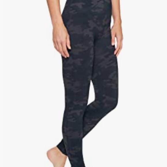 | SPANX | Look at Me Now Seamless Leggings. - Picture 4 of 16